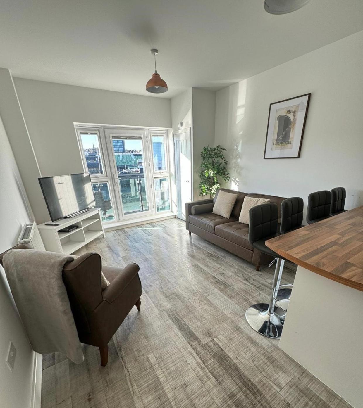 Appartement Raphael Heights à Newport  Extérieur photo